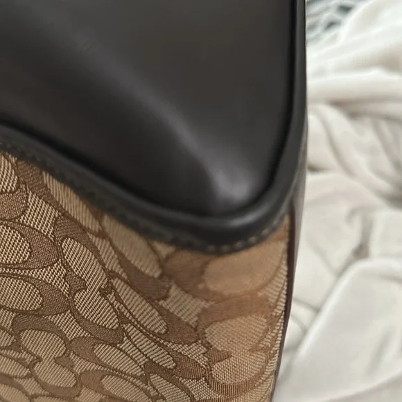COACH TURNLOCK TOTE IN SIGNATURE JACQUARD BROWN - Picture 16 of 17